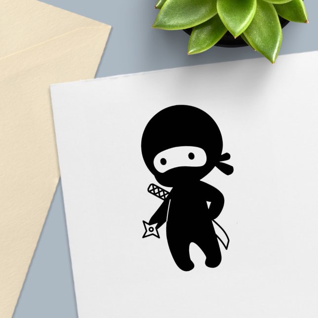 Liten ninja som håller kaststjärna självfärgande stämpel (Skapare uppladdad)