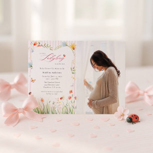 Liten Nyckelpiga Vildblomma Baby Shower Foto Inbjudningar