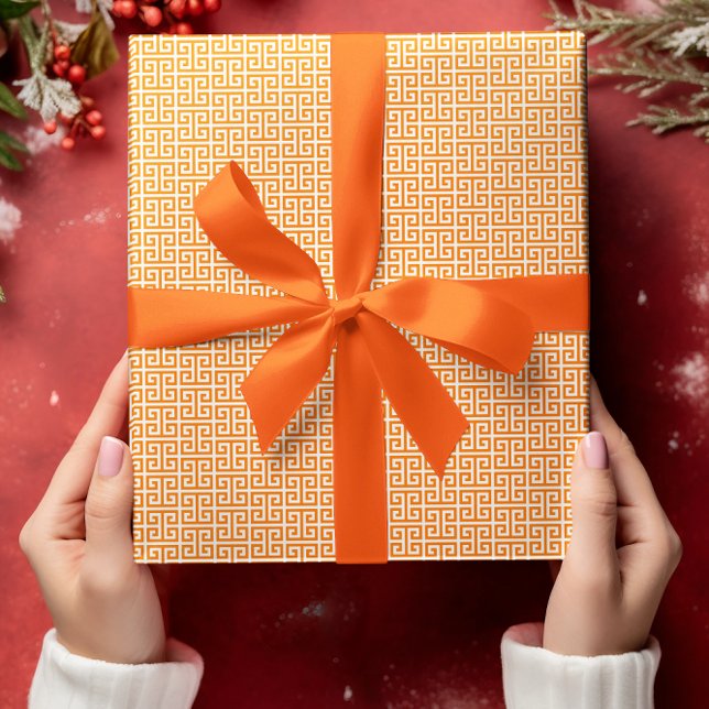 Liten orange och vit grekisk nyckel-mönster presentpapper (Small Orange and White Greek Key Pattern Wrapping Paper)