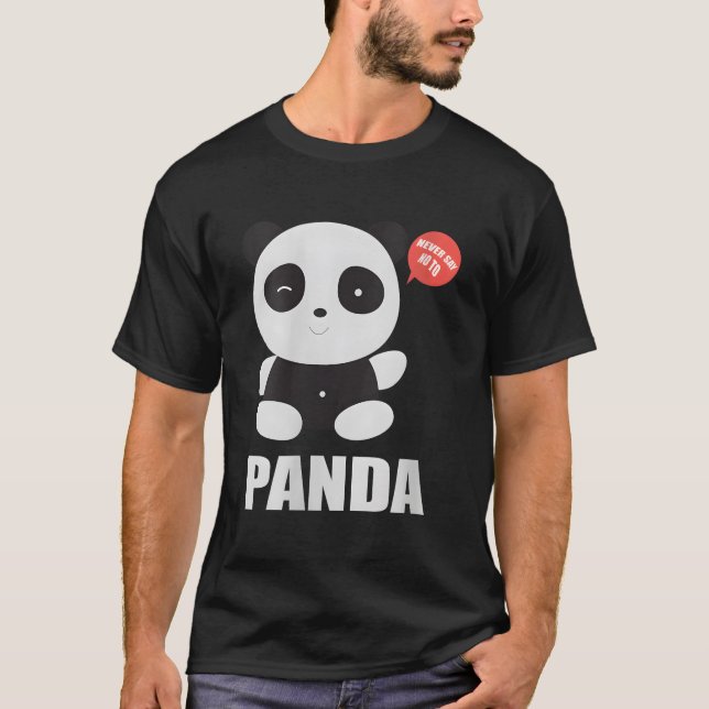 Liten Panda Säger Aldrig Nej Till Panda T Shirt (Framsida)