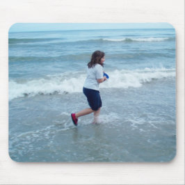 Liten pastejspring på stranden musmatta