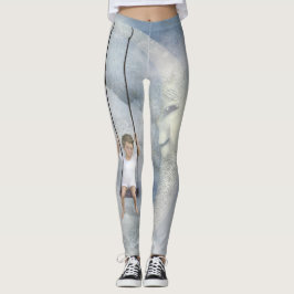 Liten pojke som gungar från mannen i månen leggings