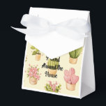 Liten presentask med band och trädgårdscitat<br><div class="desc">Lägg till en personlig touch på dina speciella tillfällen med denna anpassade lilla tält-favoritlåda med den förtjusande designen "En vacker växt är som att ha en vän runt huset." Perfekt för bröllop, födelsedagar, företagsfester och mer, är dessa favoritlådor lika unika som dina gäster. Tillverkade av högkvalitativt kartong, erbjuder de fullfärgsutskrift...</div>