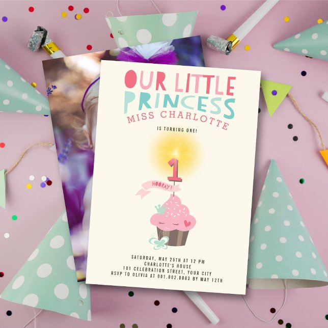 Liten prinsessflicka Cupcake Födelsedagsfest 1 år Inbjudningar (Little Miss Pink Cupcake Princess, Whimsical Girl's 1st Birthday Party Invitation @ fat_fa_tin)