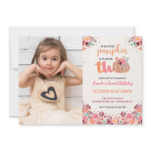 Liten pumpa 2-års födelsedags boho blomfoto