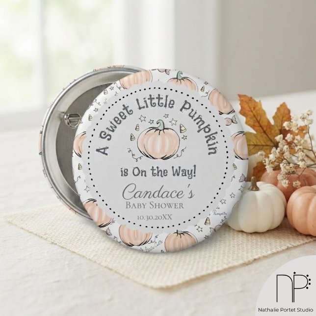 Liten pumpa höst baby shower märke knapp (Features intricate fine-line pumpkin candy star art for autumn gender-neutral celebrations.)
