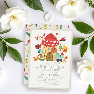 Liten rolig tomte svamp pojke 1-årsdag inbjudningar