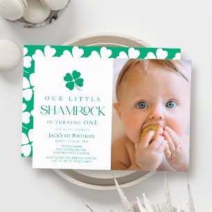 Liten Shamrock Modern Pojke Foto 1-årsdag Inbjudningar