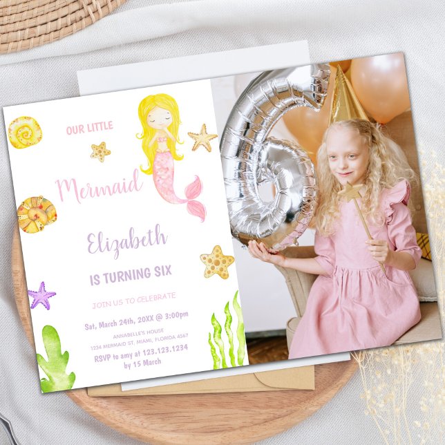 Liten Sjöjungfru på födelsedagsinbjudningar med fo Inbjudningar (Little Mermaid Birthday Invitations with photo)