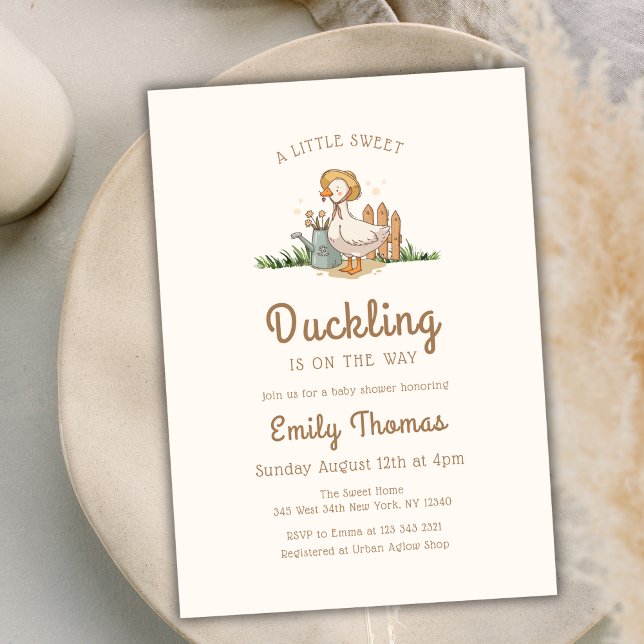 Liten småskalig babystövel för daggkläder inbjudningar (Whimsical Little Duckling Garden Baby Shower Invitation)