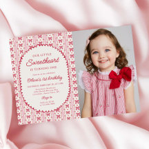 Liten sötnos valentinbåge 1-års födelsedagsfoto