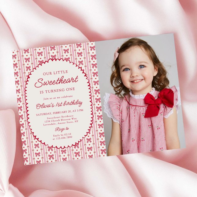 Liten sötnos valentinbåge 1-års födelsedagsfoto inbjudningar (Skapare uppladdad)