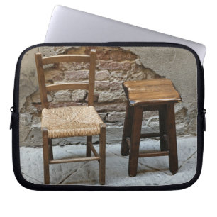 Liten stol och pall, Pienza, Italien Laptop Sleeve