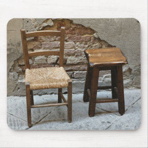 Liten stol och pall, Pienza, Italien Musmatta