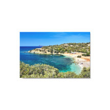 Liten strand på Sardinien med turkos vatten