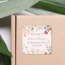 Liten vildblomma fyller ett år vacker 1-års födels