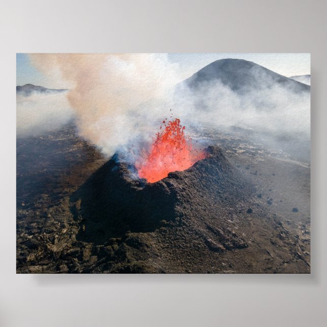 Litli Hrutur volcano eruption in Iceland Poster (Framsidan)