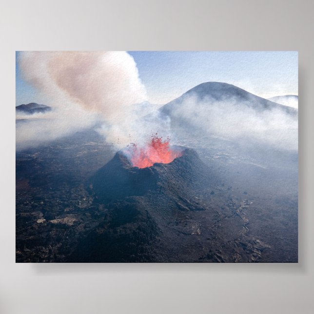 Litli Hrutur volcano eruption in Iceland Poster (Framsidan)