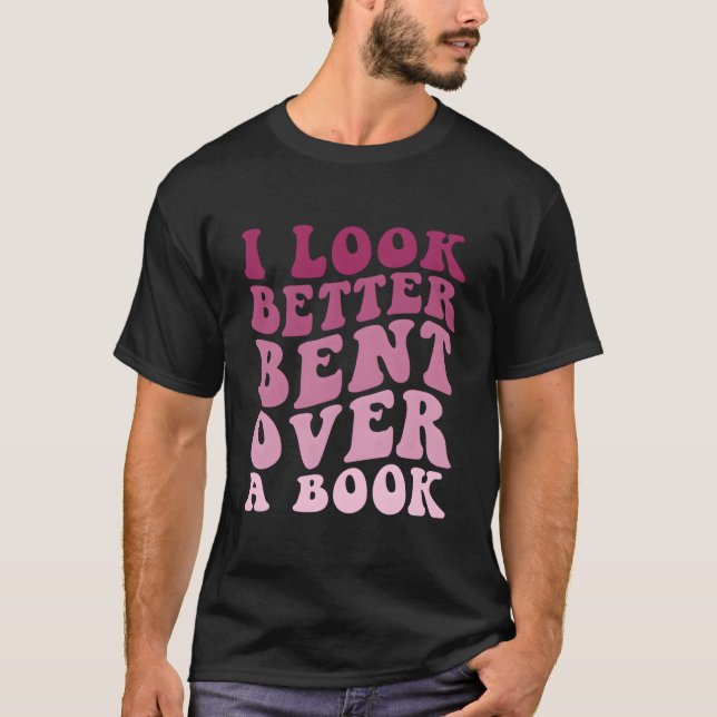 Litterärt bokligt karisma Jag ser bättre ut böjd  T Shirt (Framsida)