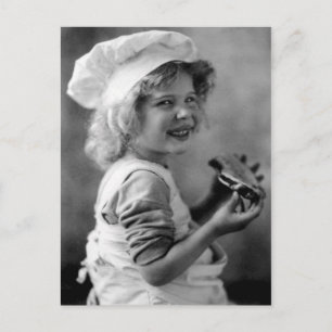 Little Baker Girl Eating Paj Vykort