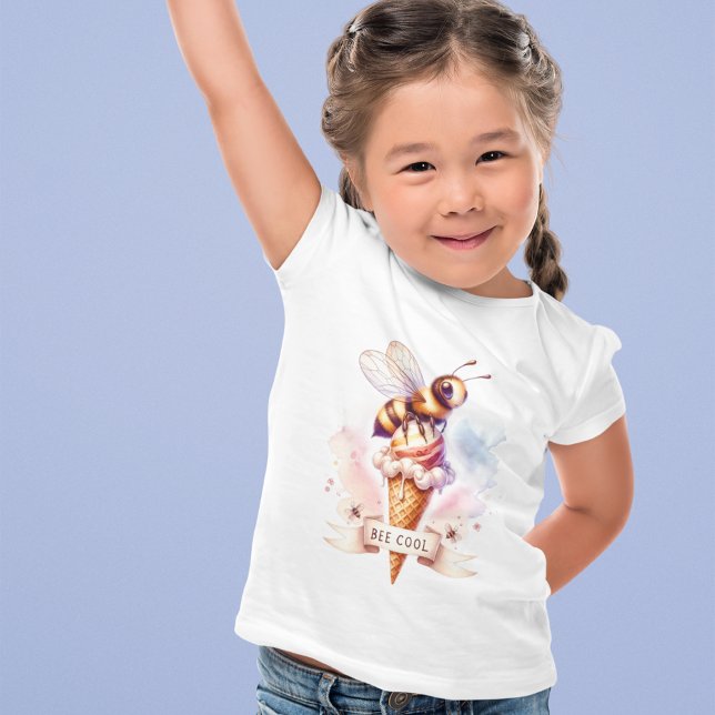 Little Bee's Summer Adventure  T Shirt (Skapare uppladdad)
