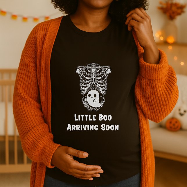 Little Boo Arriving Soon Halloween Gravid T Shirt (Skapare uppladdad)