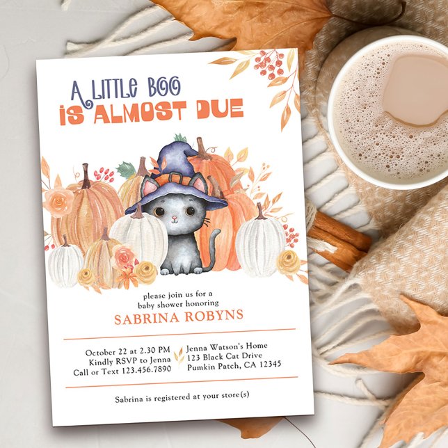 Little Boo nästan förträfflig katt i Witch Hat Bab Inbjudningar (Little Boo Baby Shower invitation with cute black cat in pumpkin patch)