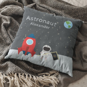 Little Boy Astronaut på Måne, First Namn Space Kudde