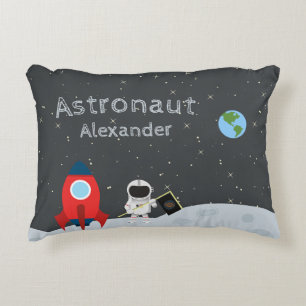 Little Boy Astronaut på Måne, First Namn Space Prydnadskudde