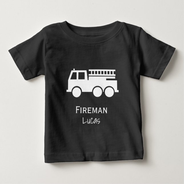 Little Boy Fire Lastbil med Namn Black and White T Shirt (Framsida)