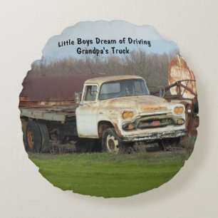 Little Boys Dreaming of Driving GPA's Lastbil Pill Rund Kudde