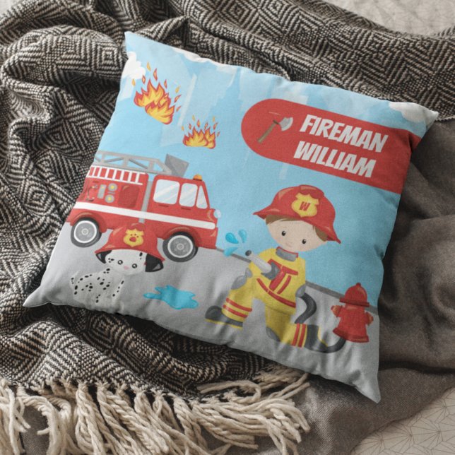 Little Boy's Tecknad Fireman med First Namn Kudde (Skapare uppladdad)