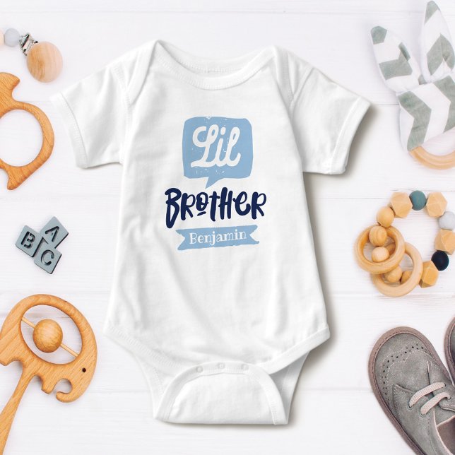 Little Brother Baby-meddelande Namn & Monogram T Shirt (Skapare uppladdad)