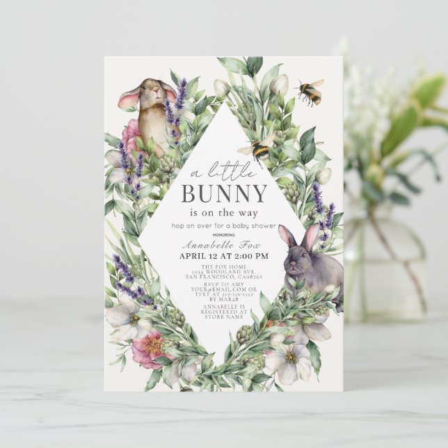 Little Bunny Greenery Rhombus Baby Shower Inbjudningar (Stående Fram)