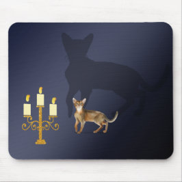 Little Cat med en enorm Shadow Mousepad Musmatta