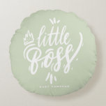 Little Chef Quote Modern Calligraphy Mint Grönt Rund Kudde<br><div class="desc">Lägg till ett litet royal charm till din dagis med den här personlig baby-kudden med "Little Chef" i modern kalligrafi, accentuerad med ett sött krona. Perfekt för spädbarn med stora personligheter innebär denna kudde ett bra tillskott till alla typer av förskoleplatser. Mjuk och bekväm, det är designat att öka baby...</div>