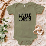 Little Cousin | Matchande barnfamilj T Shirt<br><div class="desc">personlig för kläder med anpassningsbar tryckt med "Little Cousin" grafik eller annan anpassningsbar. Använda designen verktyg om du vill redigera texten typsnitt och färg eller lägga till egna foton för att skapa en typ av anpassningsbar t-shirt-design. Välj bland många olika t-shirts, tanktop och sweatshirts för manar, kvinnor, barn, småbarn och...</div>