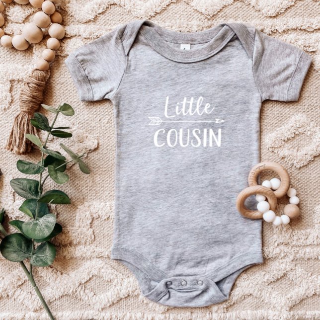 Little Cousin | Matchande barnfamilj T Shirt (Skapare uppladdad)
