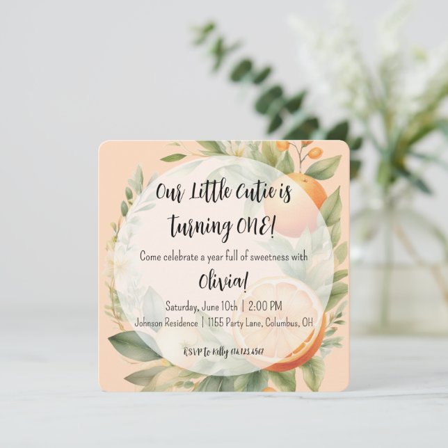 Little Cutie First Birthday Invitation  Inbjudningar (Stående Fram)