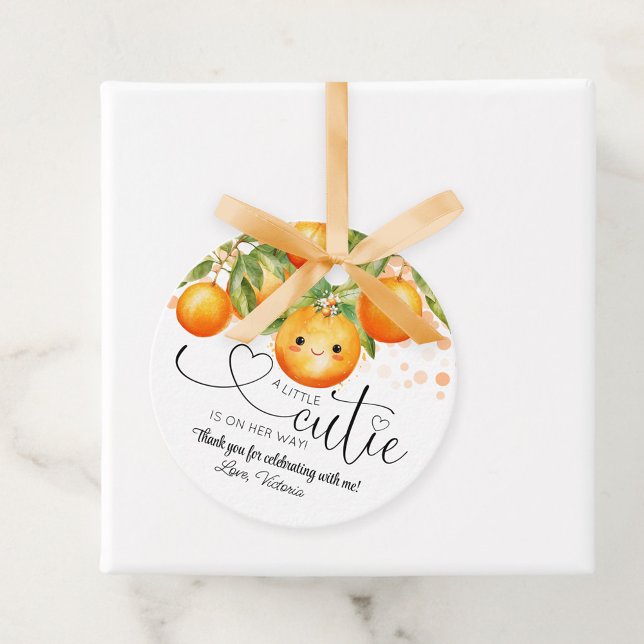 Little Cutie Orange Citrus Baby Shower Gåvor Etiketter (Little cutie baby shower favor tags.)