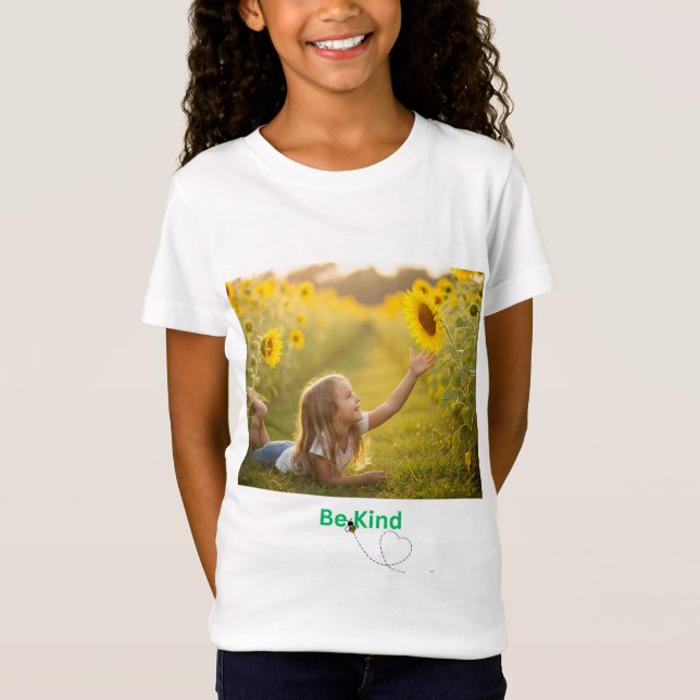 Little Dreamer in the Sunflowers T-Shirt (Framsida)