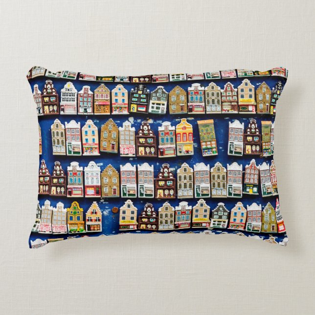 Little Dutch souvenirs and gifts - shoes windmills Prydnadskudde (Framsidan)