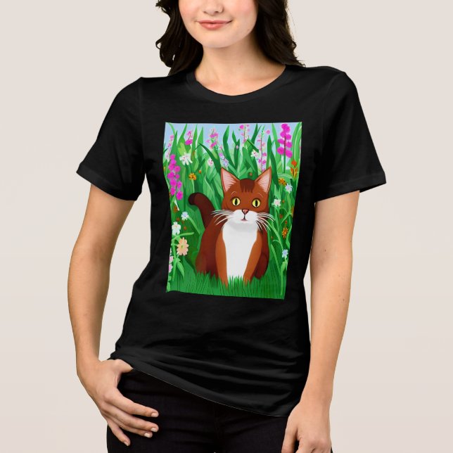 Little Ginger Brown Kattunge i Fält i Flowers T Shirt (Framsida)