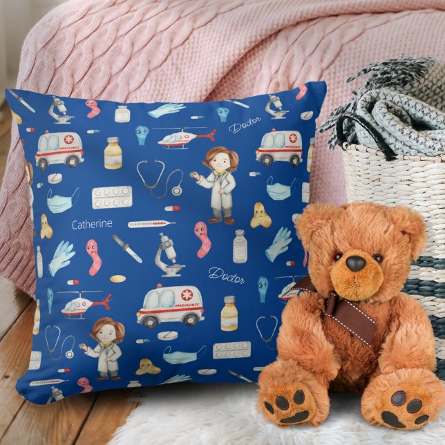 Little Girl Doctor Medical Pattern with Name, Blue Kudde (Skapare uppladdad)