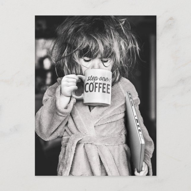 Little Girl Drinking Coffee Inbjudan Vykort (Framsida)