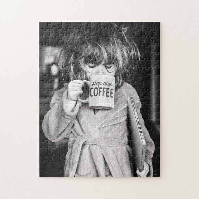 Little Girl Drinking Coffee Pussel (Vertikal)