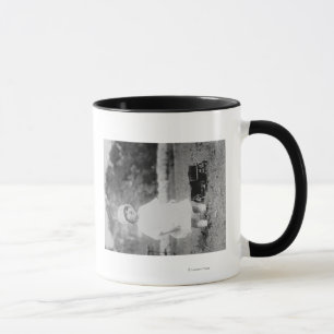 Little Girl med Leksak Wagon Photograph Mugg