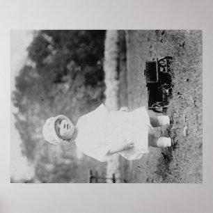 Little Girl med Leksak Wagon Photograph Poster