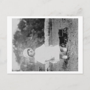 Little Girl med Leksak Wagon Photograph Vykort