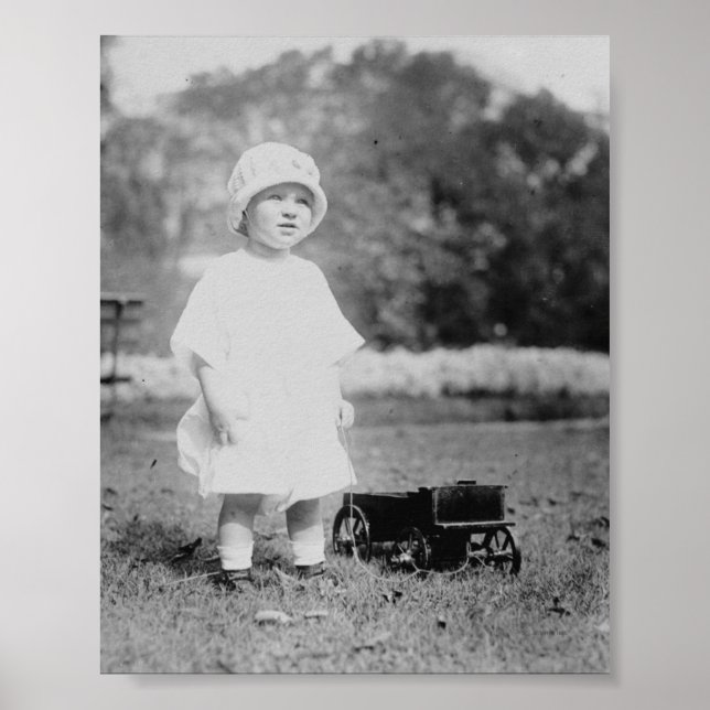 Little Girl med Leksak Wagon Poster (Framsidan)
